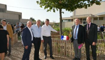 Le président du Département inaugure la cour du collège le Bassenon...