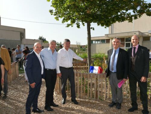 Le président du Département inaugure la cour du collège le Bassenon...